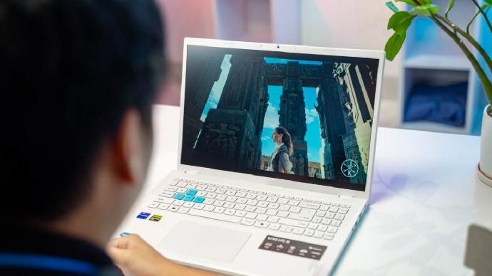 man playing game in acer nitro lite 16 2025