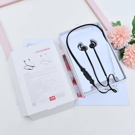 Simple Style Bluetooth Earphones with Neckband